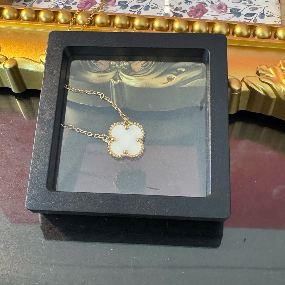Elegant Gold and White Clover Pendant Necklace
